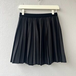 H&M | Black Pleated Mini Skirt